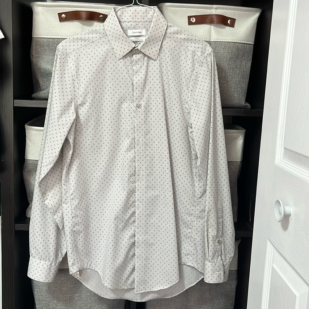 Casual button down shirts Calvin Klein slim fit performance non -iron size 32-33